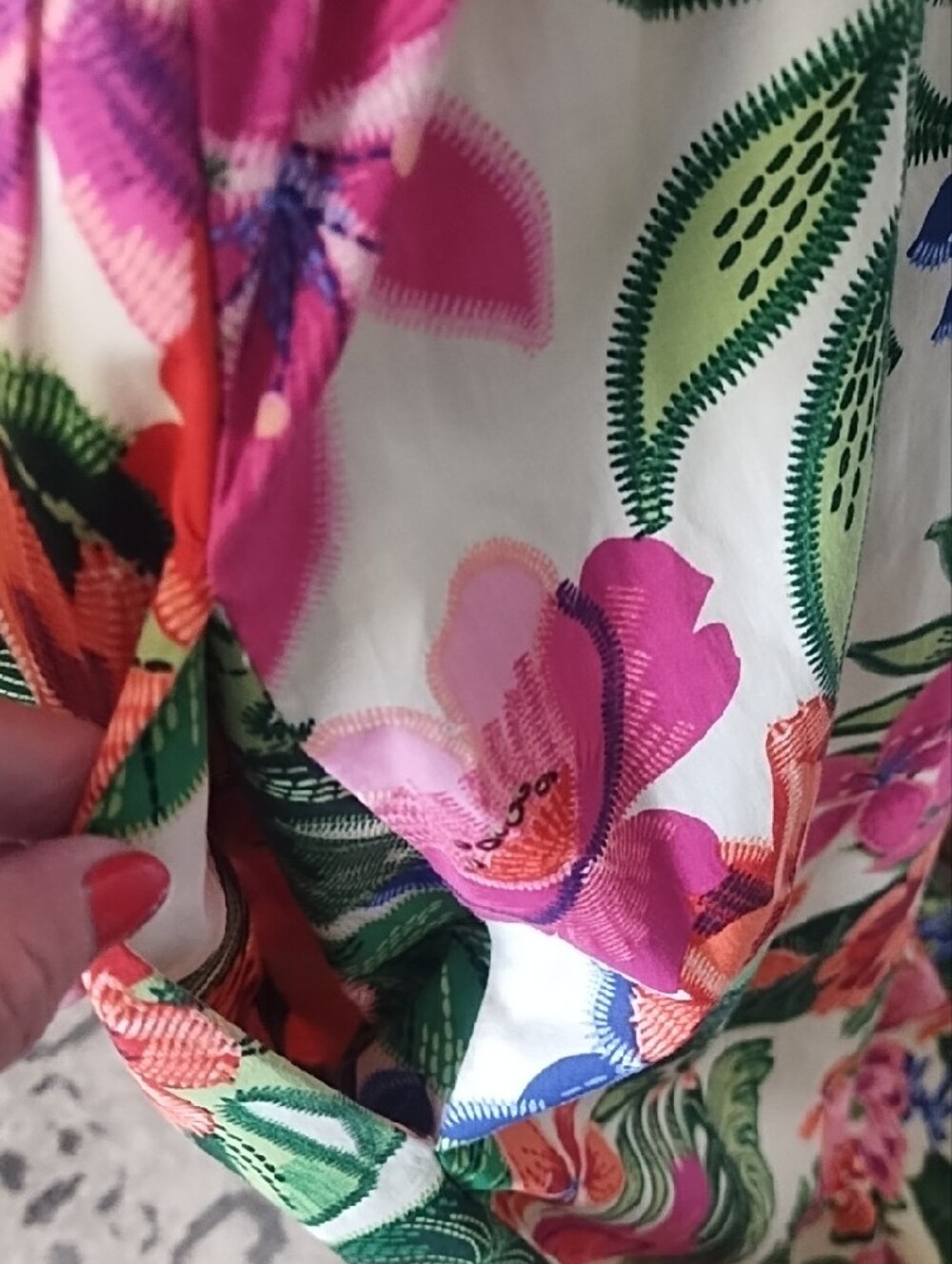 Sleeveless Cream Maxi Dress with Vibrant Tropical Floral Print Pockets - Picture 3 of 15